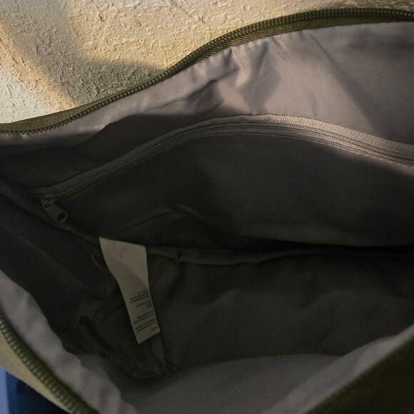 Puma Green Messenger Bag Casual Style - Picture 4 of 5